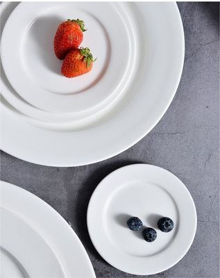 Vorratene weiße Keramik-Dinnerplatten für Restaurant-Hotel-Dinnerware-Sammlung