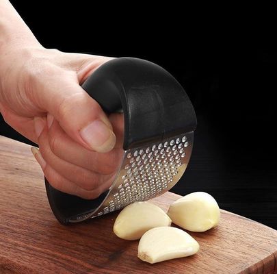 Bestseller Hot Garlic Press Peeler Manuelle Edelstahl für Obst- und Gemüsewerkzeuge
