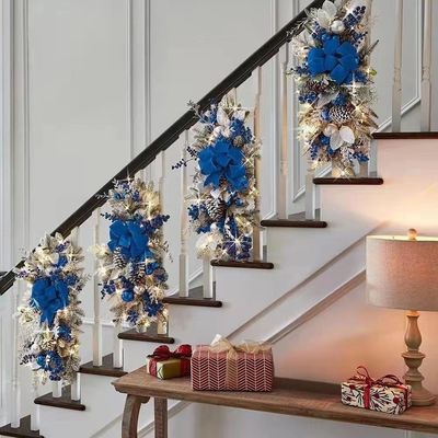 Weihnachtstreppe Gürtel Treppe Dekoration Ornament mit Natur Rattan Kreis OEM ODM