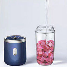 Portable Frucht- und Gemüsewerkzeuge Elektrische Saftbecher für Smoothies 40W USB wiederaufladbar