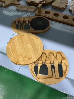 Nachhaltiges Bambuskäsebrett und -gegenstände für Käseplatten